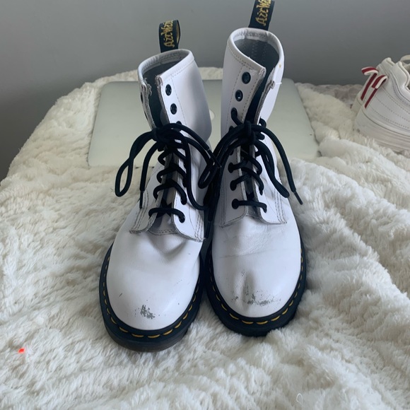 doc marten boots - Picture 1 of 4